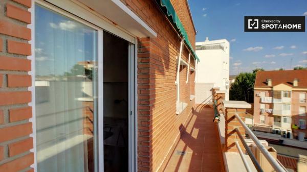 Zimmer zu vermieten in 4-Zimmer-Wohnung in Alcalá de Henares