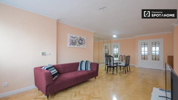 Chambre chic dans un appartement de 5 chambres à Alcalá De Henares