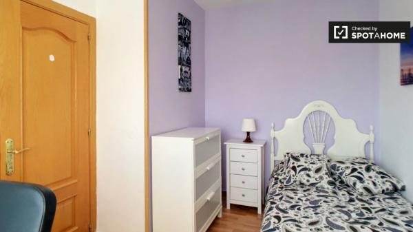 Zimmer zu vermieten in 4-Zimmer-Wohnung in Alcalá de Henares
