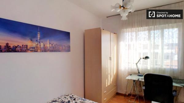 Zimmer zu vermieten in 4-Zimmer-Wohnung in Alcalá de Henares