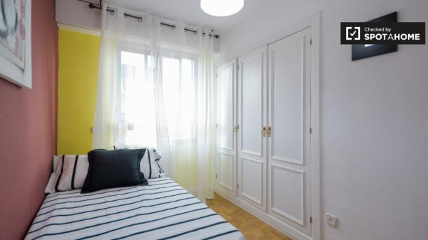 Chambre chic dans un appartement de 5 chambres à Alcalá De Henares