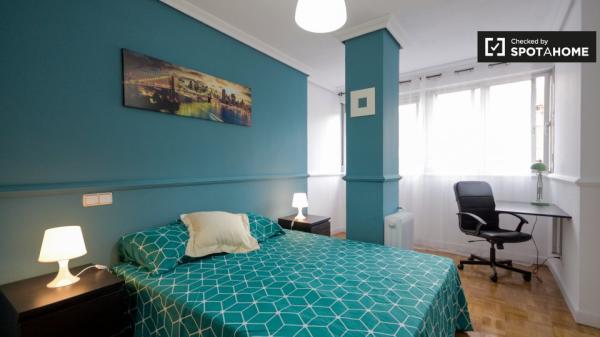 Chambre chic dans un appartement de 5 chambres à Alcalá De Henares