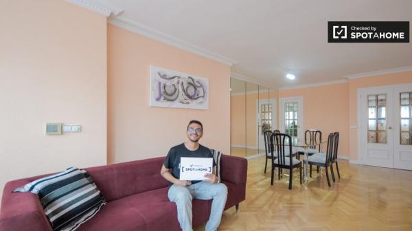 Chambre chic dans un appartement de 5 chambres à Alcalá De Henares
