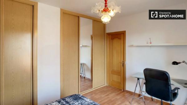 Zimmer zu vermieten in 4-Zimmer-Wohnung in Alcalá de Henares
