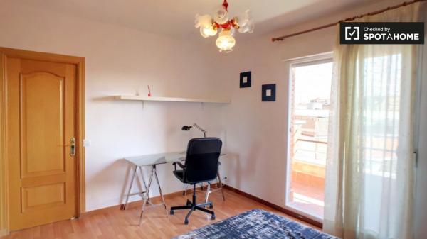 Zimmer zu vermieten in 4-Zimmer-Wohnung in Alcalá de Henares