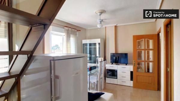 Chambre à louer dans un appartement de 4 chambres à Alcalá de Henares