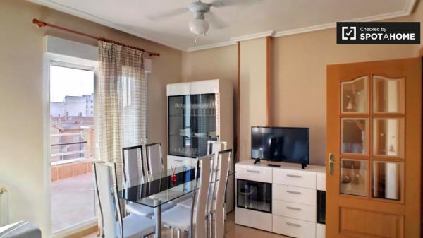 Chambre à louer dans un appartement de 4 chambres à Alcalá de Henares