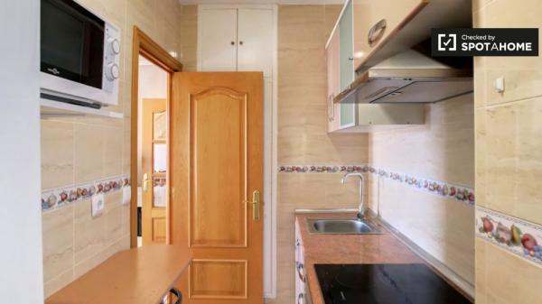 Chambre à louer dans un appartement de 4 chambres à Alcalá de Henares