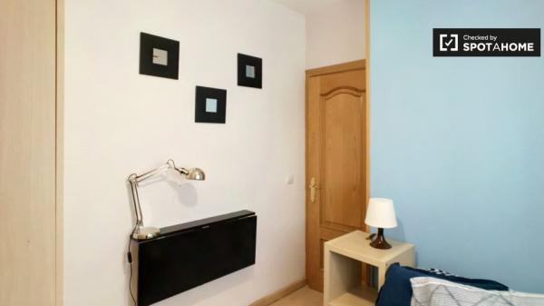 Chambre à louer dans un appartement de 4 chambres à Alcalá de Henares
