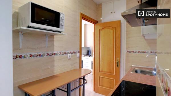 Zimmer zu vermieten in 4-Zimmer-Wohnung in Alcalá de Henares