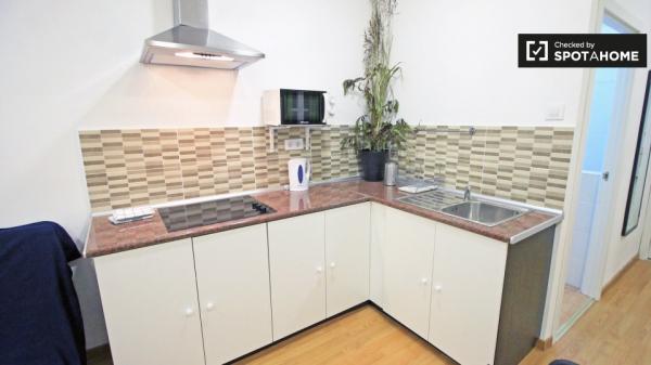 Chambre lumineuse dans un appartement de 4 chambres à El Raval, Barcelone