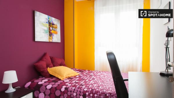 Gran habitación en piso compartido en Alcalá de Henares
