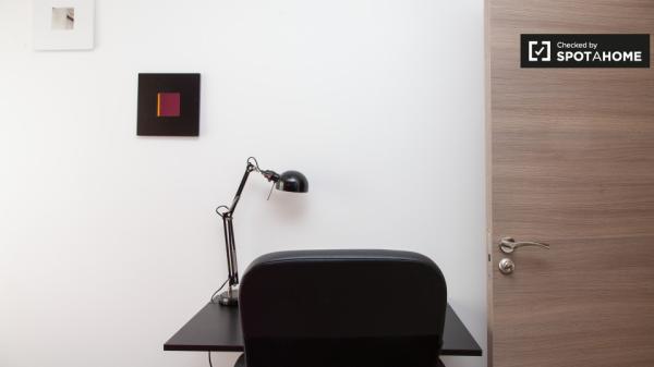 Gran habitación en piso compartido en Alcalá de Henares