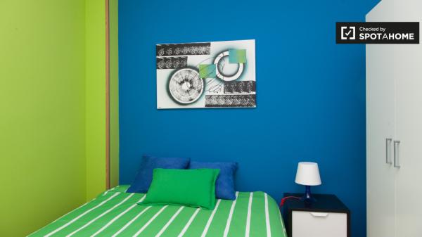 Amplia habitación en piso compartido en Alcalá de Henares