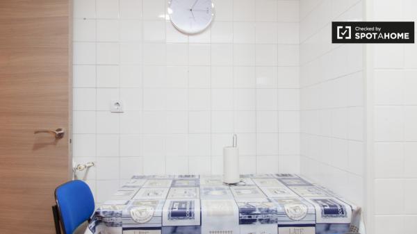 Gran habitación en piso compartido en Alcalá de Henares