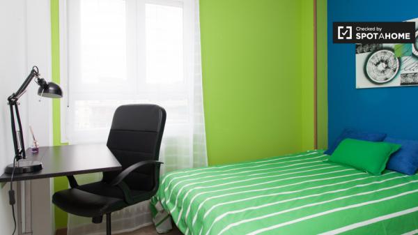 Gran habitación en piso compartido en Alcalá de Henares