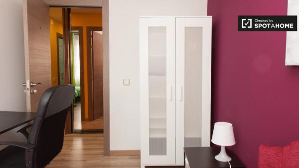 Amplia habitación en piso compartido en Alcalá de Henares