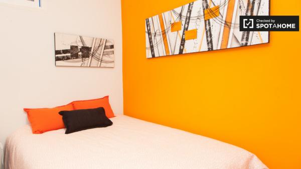 Chambre confortable dans un appartement partagé à Alcalá de Henares