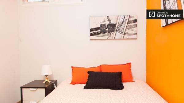 Chambre confortable dans un appartement partagé à Alcalá de Henares