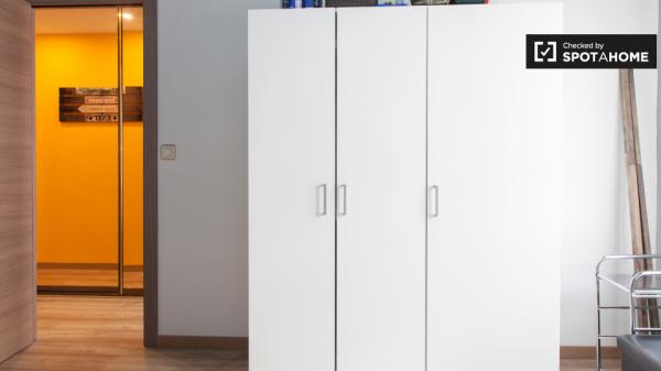 Chambre intelligente dans un appartement partagé à Alcalá de Henares