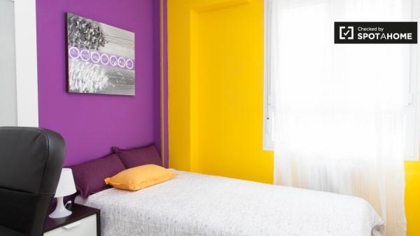 Chambre confortable dans un appartement partagé à Alcalá de Henares