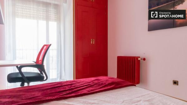 Habitaciones en alquiler en apartamento de 5 dormitorios en Alcalá De Henares.