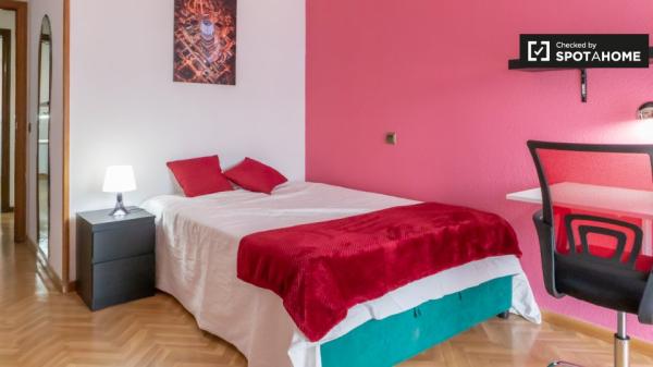 Habitaciones en alquiler en apartamento de 5 dormitorios en Alcalá De Henares.