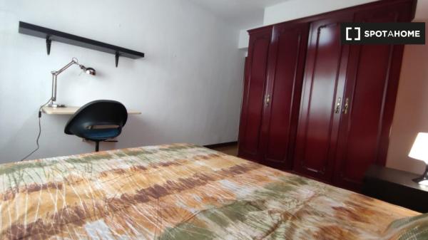 Alquiler de habitaciones en apartamento de 5 habitaciones en Casco Histórico