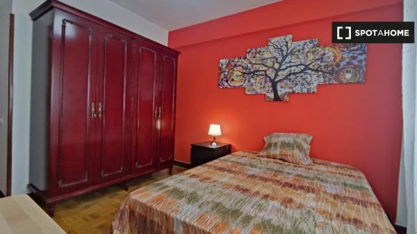 Alquiler de habitaciones en apartamento de 5 habitaciones en Casco Histórico