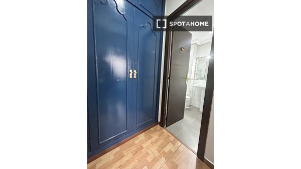 Chambre à louer dans un appartement de 5 chambres à Alcalá De Henares
