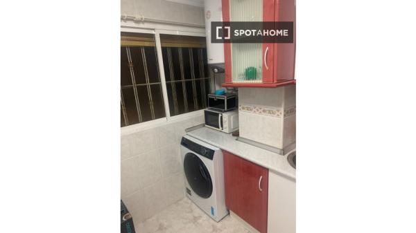 2 habitaciones en piso compartido en Málaga