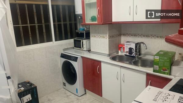 2 habitaciones en piso compartido en Málaga