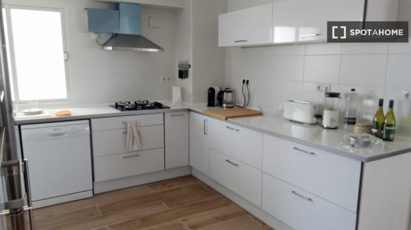 Pokój we wspólnym mieszkaniu w Palma