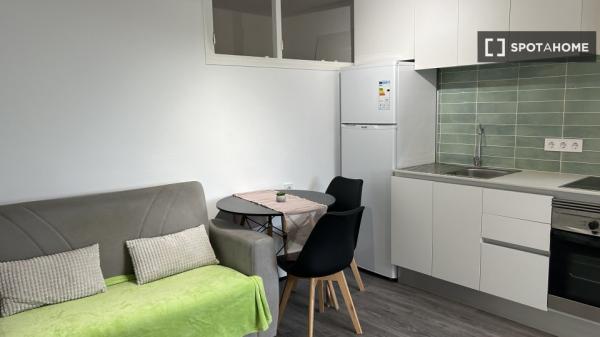 Piso de 2 habitaciones en alquiler en Canyelles