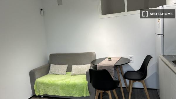 Piso de 2 habitaciones en alquiler en Canyelles