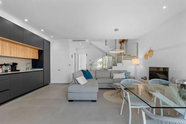 Chalet adosado en calle Rosalia de Castro