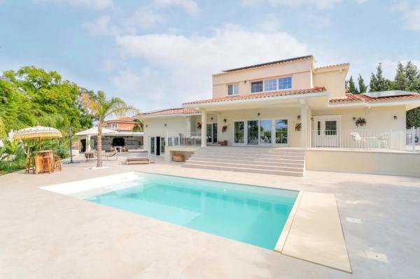 Casa independiente en avenida de Montecarlo