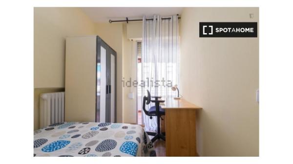 Habitación cómoda para alquilar en un apartamento de 5 camas, Alcalá de Henares