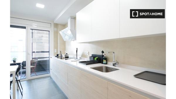 Zimmer zu vermieten in 4-Zimmer-Wohnung in Basurto, Bilbao