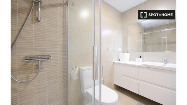 Zimmer zu vermieten in 4-Zimmer-Wohnung in Basurto, Bilbao