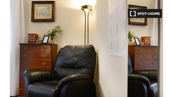 Zimmer zu vermieten in 4-Zimmer-Wohnung in Abando, Bilbao