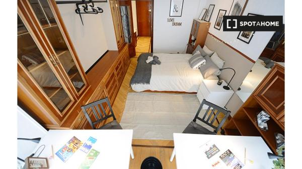 Chambre à louer dans un appartement de 3 chambres à Santutxu, Bilbao