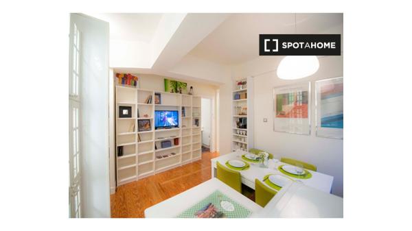 Chambre à louer dans un appartement de 3 chambres à Castaños, Bilbao