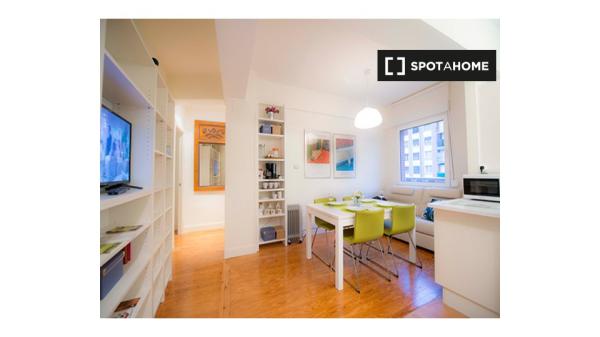 Chambre à louer dans un appartement de 3 chambres à Castaños, Bilbao