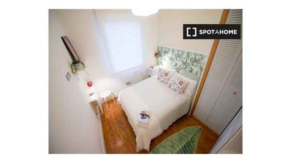 Chambre à louer dans un appartement de 3 chambres à Castaños, Bilbao