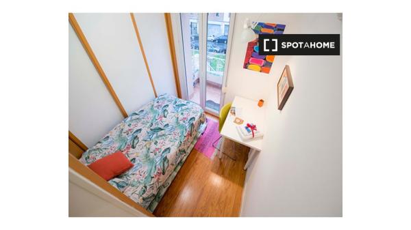 Chambre à louer dans un appartement de 3 chambres à Castaños, Bilbao