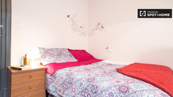 Chambre ensoleillée dans un appartement de 4 chambres, Bilbao la Vieja, Bilbao