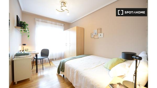 Zimmer zur Miete in 3-Zimmer-Wohnung in Txurdinaga, Bilbao