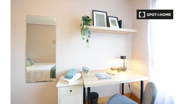 Zimmer zur Miete in 3-Zimmer-Wohnung in Txurdinaga, Bilbao