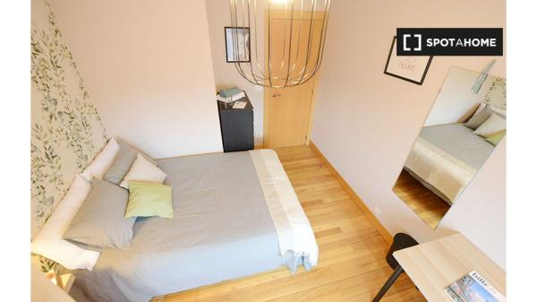 Zimmer zur Miete in 3-Zimmer-Wohnung in Txurdinaga, Bilbao